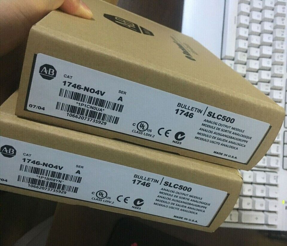Allen-Bradley 1746-NO4V SLC 500 Analog Voltage Output Modul 4-Ch DC, Serie A