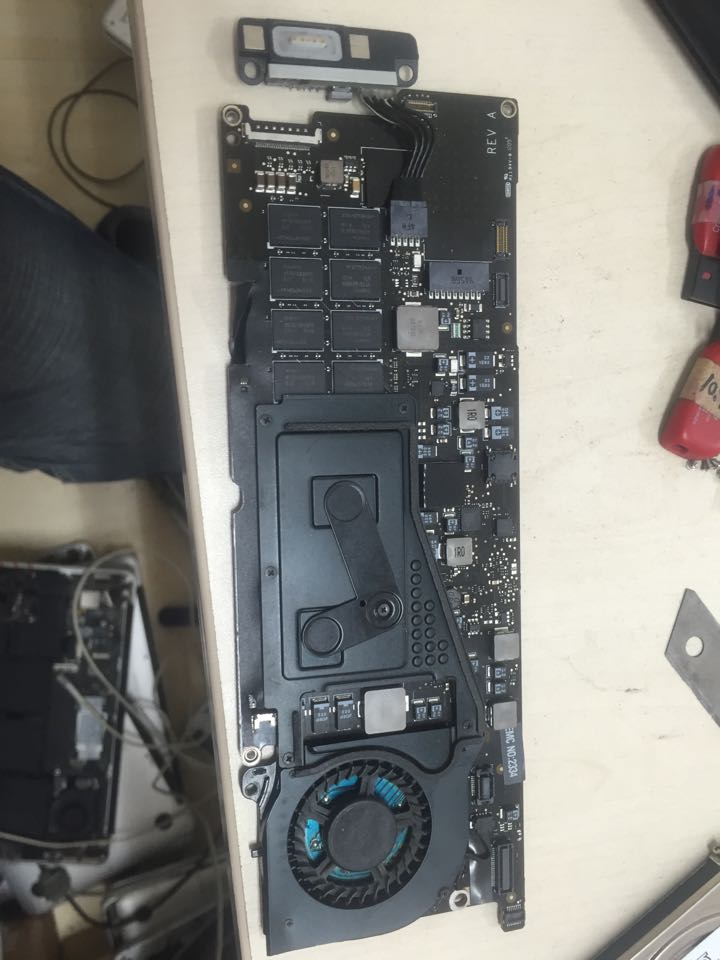 Logic board for Macbook 13" A1304 MC233 1.86Ghz 820-2375-A SL940