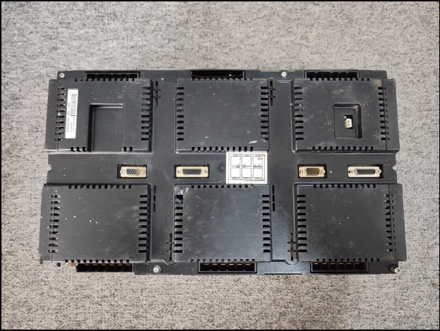 Ein gebrauchter ABB IRC5 Controller D6 3W 3V 3HAC025338-006 Schneller Versand