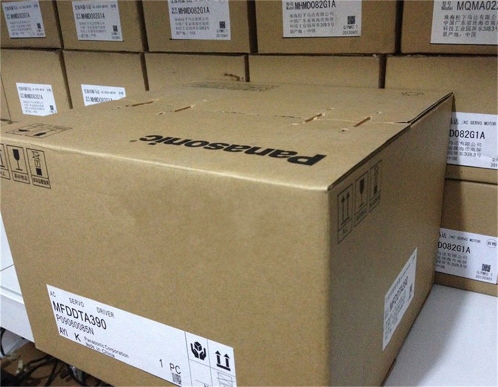 Nagelneuer PANASONIC AC Servoantrieb MFDDTA390 im Karton