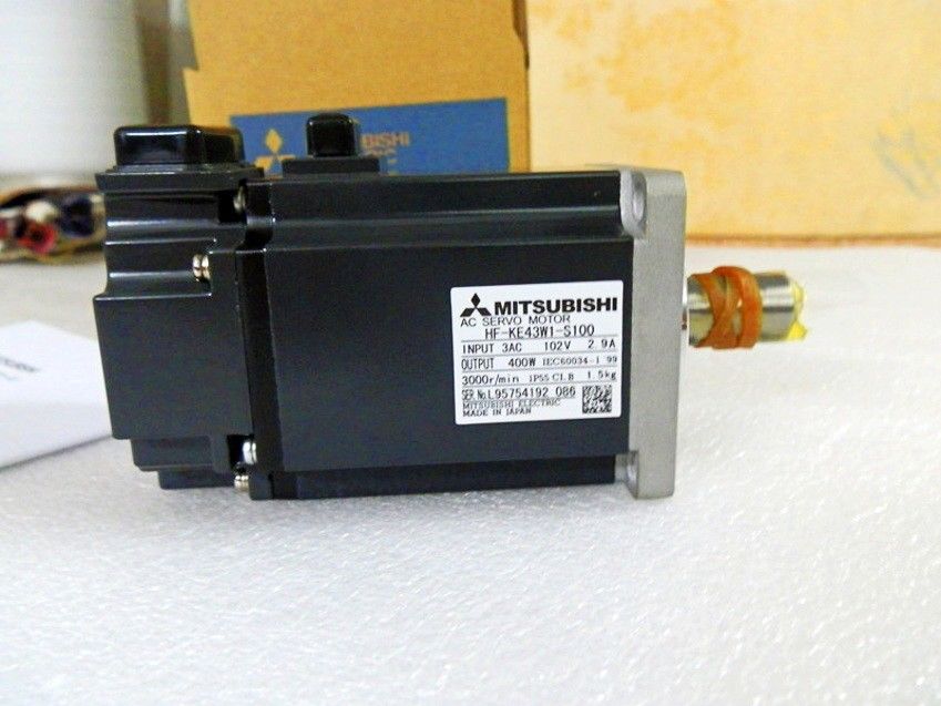NEU mitsubishi Servomotor HF-KE43W1-S100 im Gehäuse HFKE43W1S100