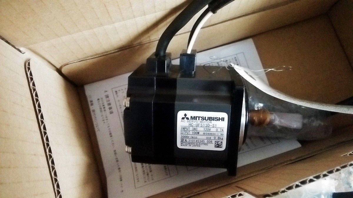 NEUER Mitsubishi Servomotor HC-UFS13D-S1 im Kasten HCUFS13DS1