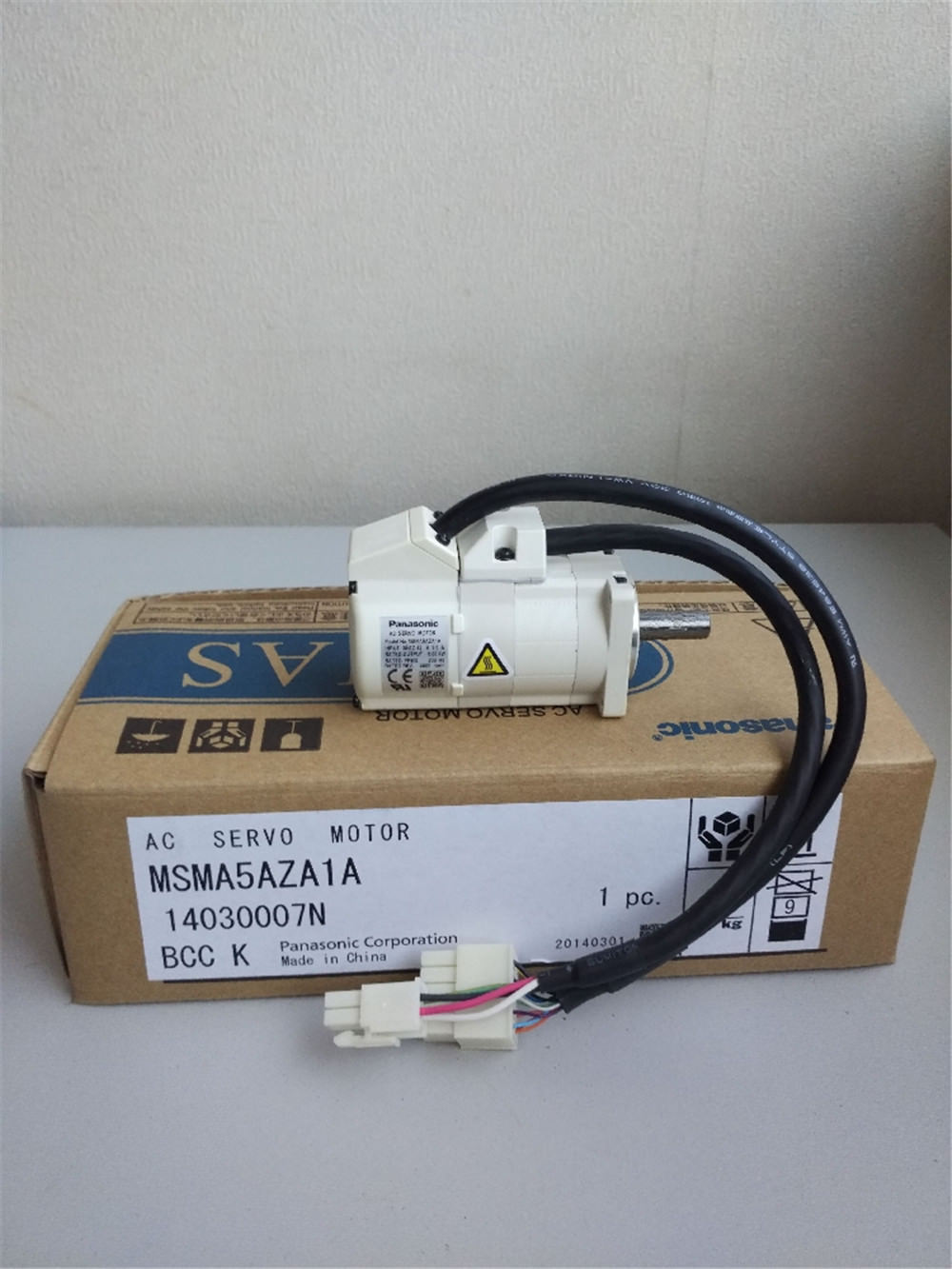 Neu PANASONIC Servomotor MSMA5AZA1A im Karton