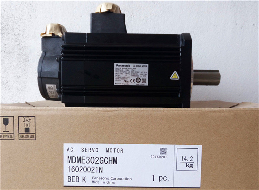 NEUER PANASONIC AC-Servomotor MDME302GCHM im Karton