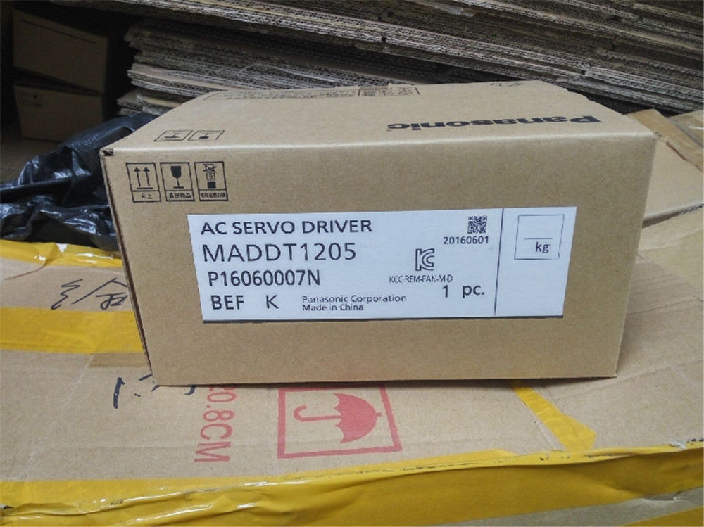 NEU Panasonic AC Servoantrieb MADDT1205 100W im Karton
