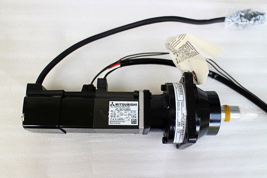 NEU & ORIGINAL Mitsubishi Servomotor HC-KFS13BG2 HCKFS13BG2 im Karton