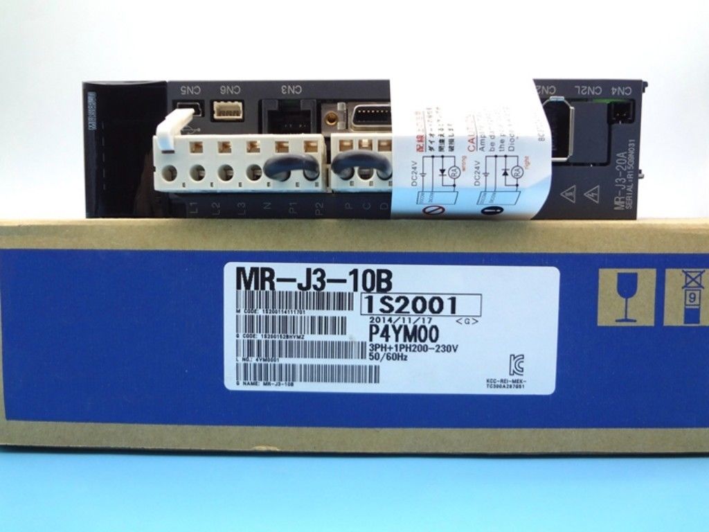 Neuer Mitsubishi-Servoantrieb MR-J3-10B im Kasten MRJ310B